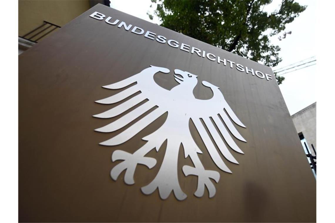 Ein Hinweisschild mit Bundesadler und Schriftzug Bundesgerichtshof, aufgenommen beim Bundesgerichtshof (BGH). Foto: Uli Deck/dpa/Archiv