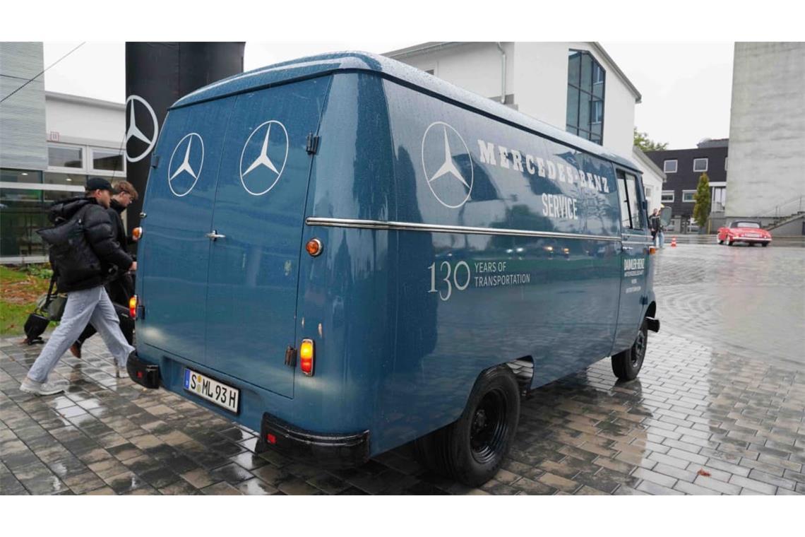Ein historischer Servicebus von Mercedes.