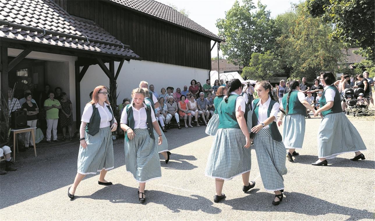 Tänze kommen bei Besuchern gut an Ein Höhepunkt der Sichelhenket am Sonntag waren die Aufführungen der Tanzgruppe.Foto: J. Fielder