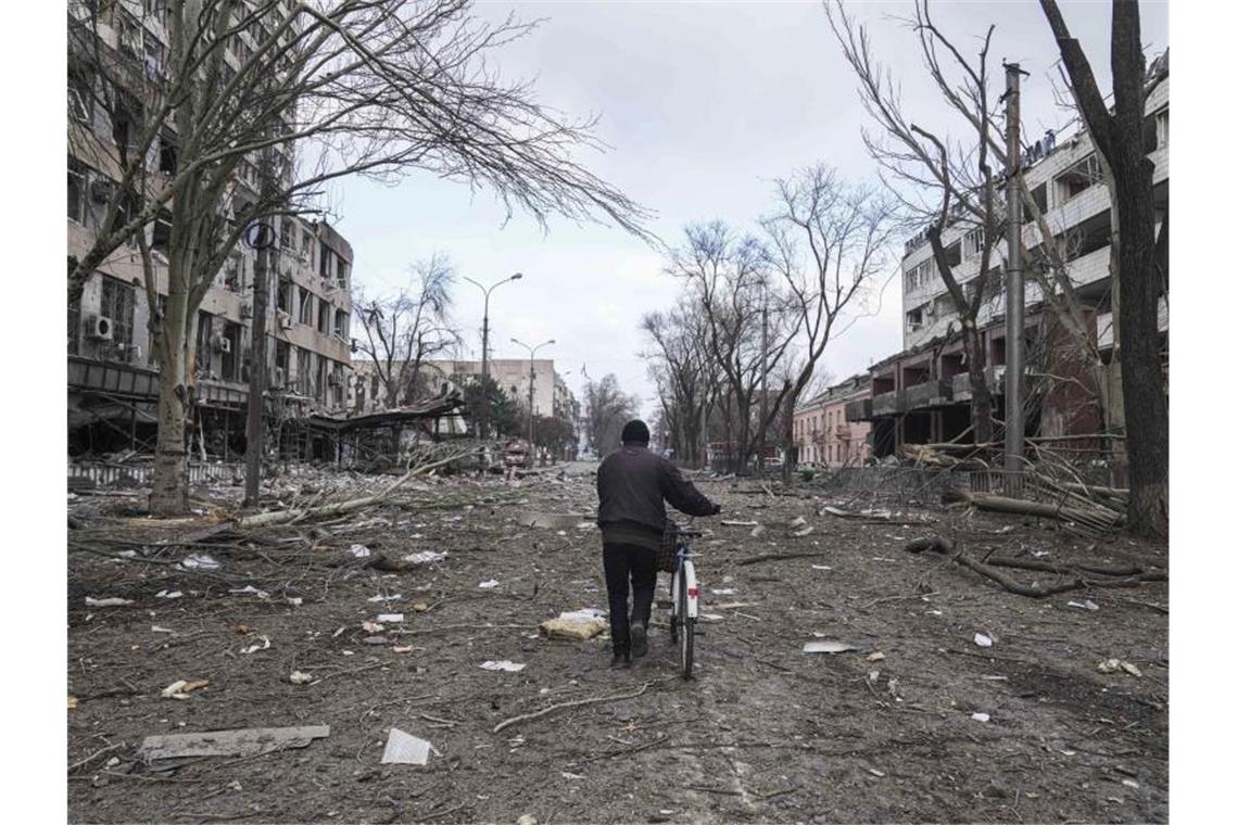 USA: Moskau könnte Massenvernichtungswaffen einsetzen Ein Horrorszenario: Könnten schon bald Biowaffen in der Ukraine zum Einsatz kommen?. Foto: Evgeniy Maloletka/AP/dpa