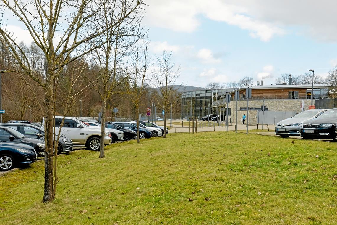 Ein Hotel mit direktem Zugang zum Bad wäre aus Sicht des Betreibers eine sinnvolle Ergänzung. Es könnte zum Beispiel im Bereich des heutigen Parkplatzes entstehen. Foto: A. Becher