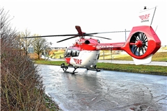 EIn Hubschrauber brachte den jungen Mann ins Krankenhaus. Symbolfoto: Tobias Sellmaier