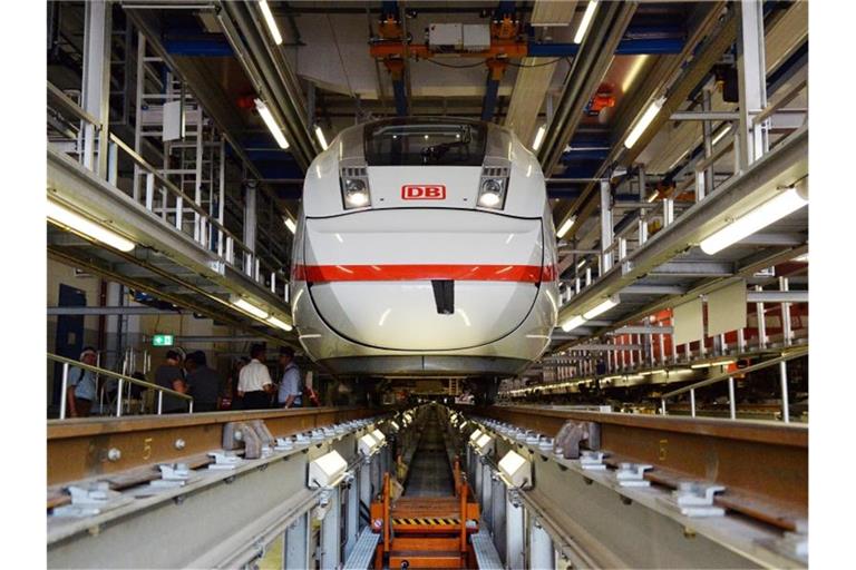 Ein ICE der vierten Generation steht im Bahnbetriebswerk in Berlin. Foto: Maurizio Gambarini