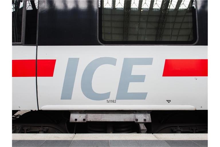 Ein ICE steht in einem Bahnhof. Foto: Silas Stein/dpa/Symbolbild