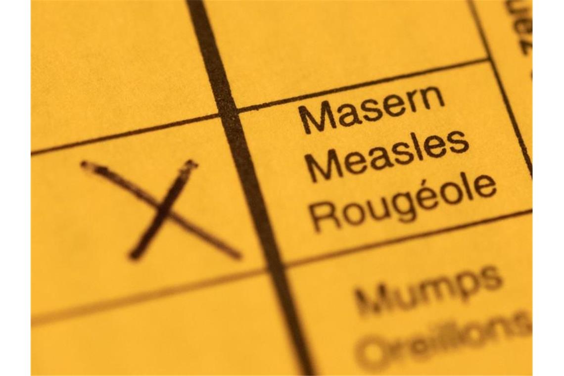Gesetzliche Neuregelungen: Was sich zum März ändert Ein Impfpass mit einem Kreuz bei der Masern-Impfung. In Sachen Impfpflicht hat es eine Gesetzesänderng gegeben. Foto: Tom Weller/dpa
