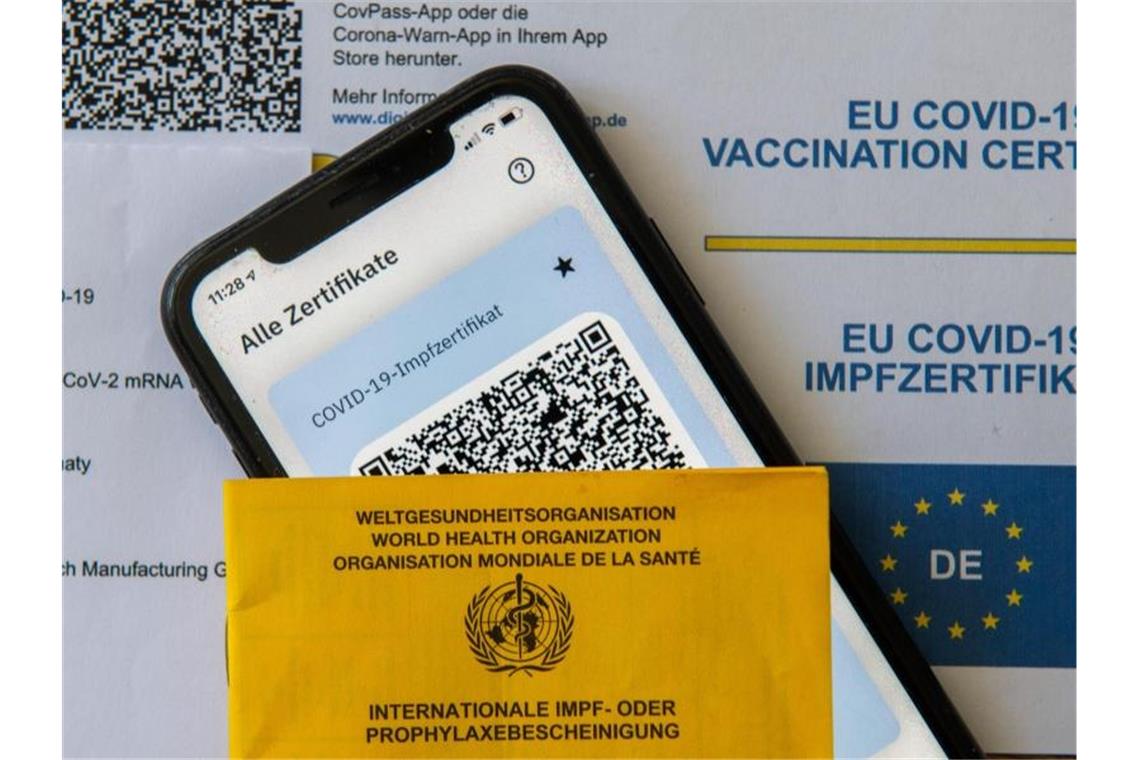 Gelber Impfpass reicht nicht für 2G-Regel: Übergangsfrist