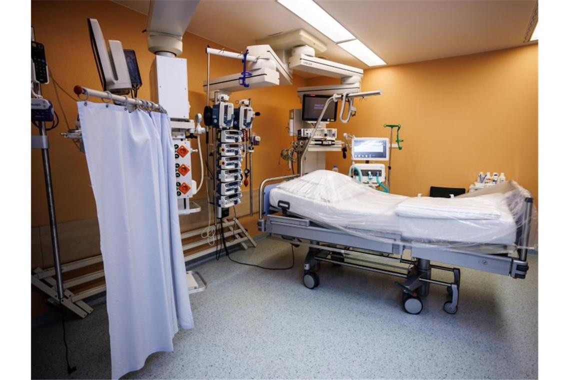 Weniger Behandlungen und mehr Intensivbetten in Kliniken