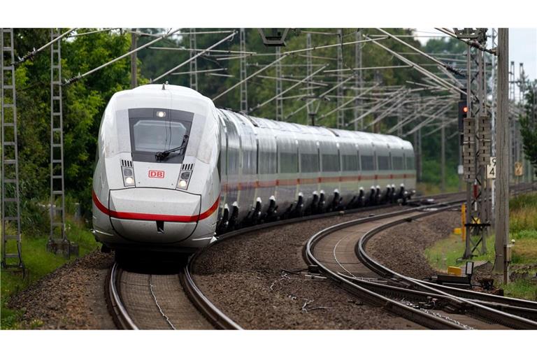Ein Intercity Express ICE 4 - das jüngste Modell der Fernverkehrsflotte. Ältere, störungsanfällige Züge sollen hingegen ausgemustert werden. (Symbolbild)