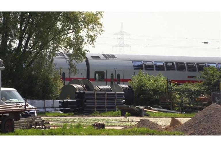 Ein Intercity-Zug war im Mai 2023 in Hürth in eine Gruppe von Arbeitern gefahren, zwei von ihnen kamen ums Leben.