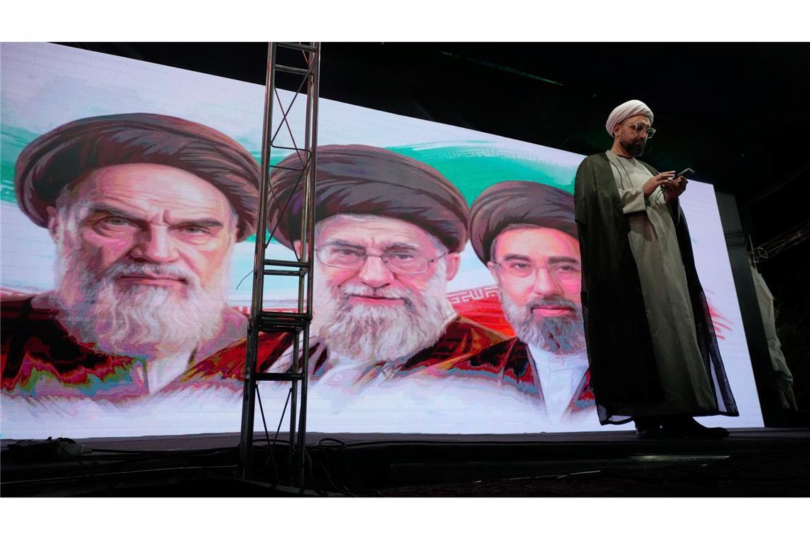 Ein iranischer Geistlicher während einer regierungsfreundlichen Versammlung in Teheran.