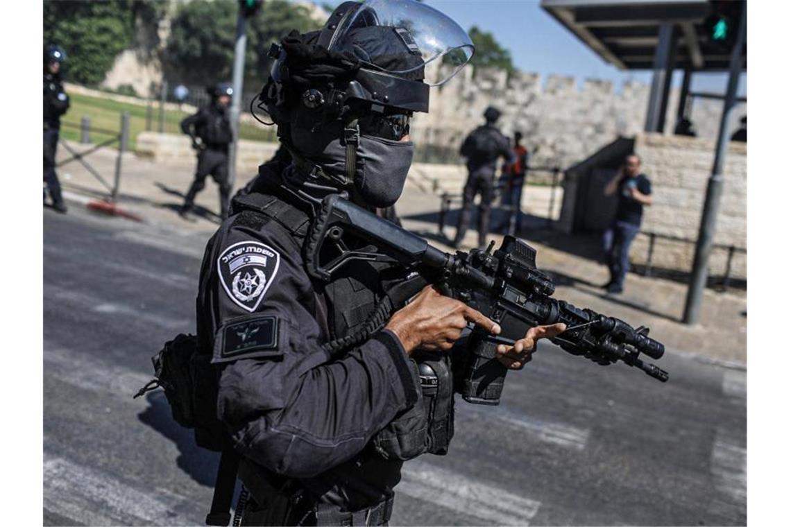 Ein israelischer Sicherheitsbeamter (Archivbild). Foto: Ilia Yefimovich/dpa
