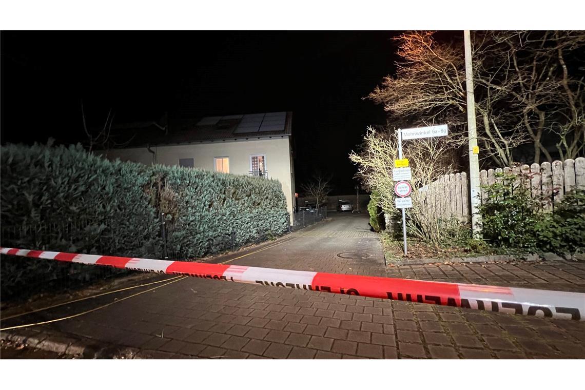 Jugendlicher soll Vater in Mittelfranken getötet haben Ein Jugendlicher hat im Nürnberger Land seinen Vater angegriffen - und ihn tödlich verletzt.