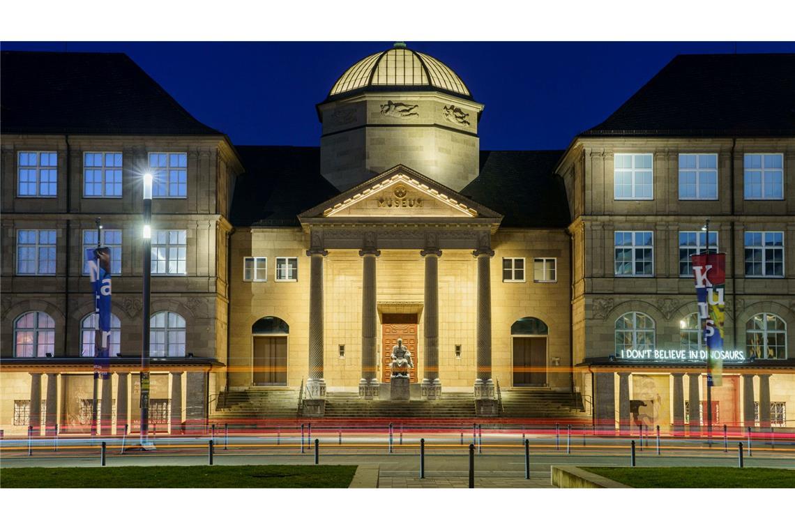 Ophelia-Gemälde in Wiesbaden begeistert Swifties Ein Jugendstilgemälde lockt Taylor-Swift-Fans ins Wiesbadener Museum (Archivbild).