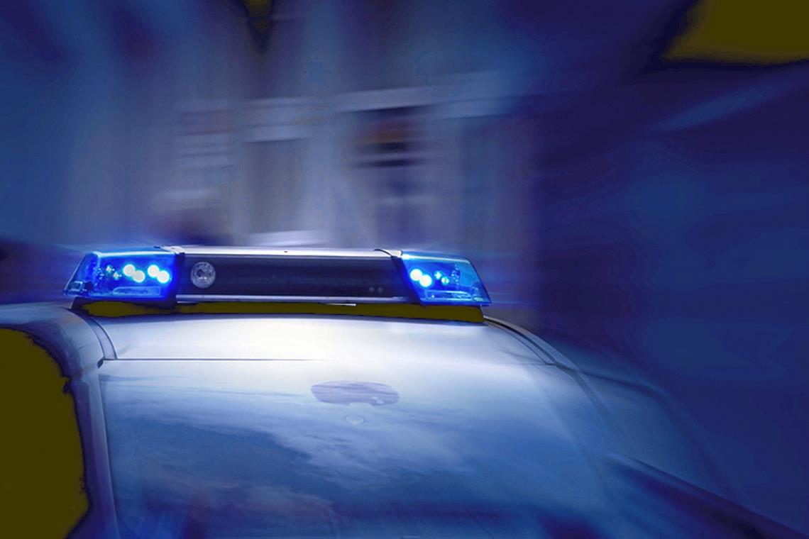 23-Jähriger verletzt Polizisten Ein junger Mann rastet aus und wird in eine psychiatrische Klinik gebracht. Symbolfoto: stock.adobe/pattilabelle