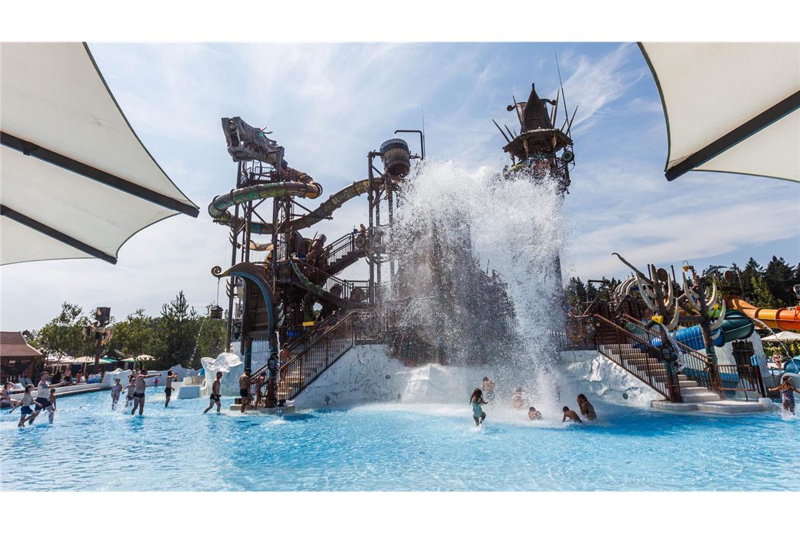 Ein junges Mädchen wurde im Sommer 2025 aus dem Erlebnisbad mitgenommen.