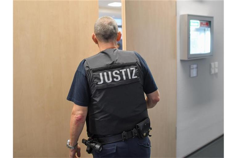 Ein Justizmitarbeiter. Foto: Patrick Pleul/zb/dpa/Archivbild