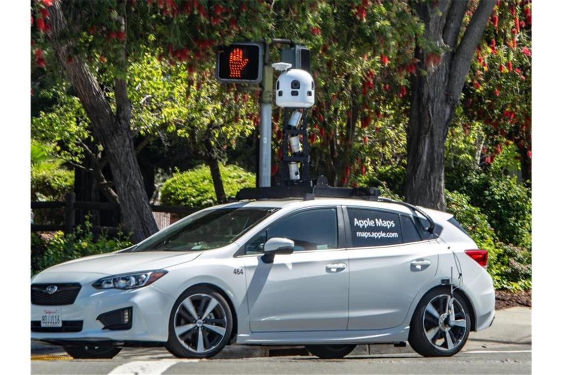 Apples Kamera-Autos fahren in deutschen Großstädten los Ein Kamerafahrzeug von Apple. Foto: Andrej Sokolow