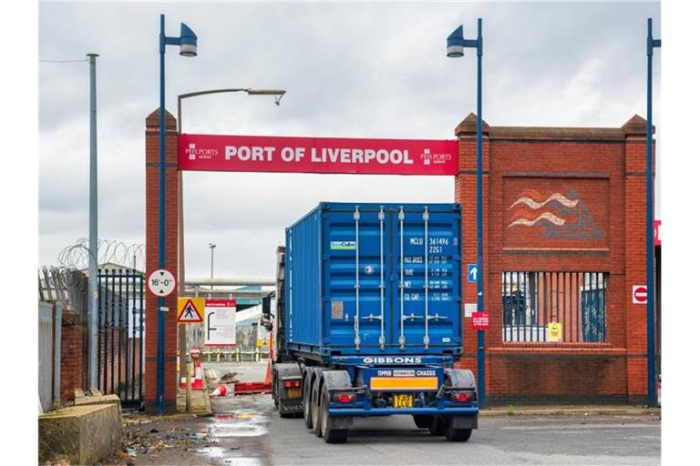 Ein Lastwagen auf das Gelände des Hafens von Liverpool. Foto: Dave Rushen/SOPA Images via ZUMA Press Wire/dpa