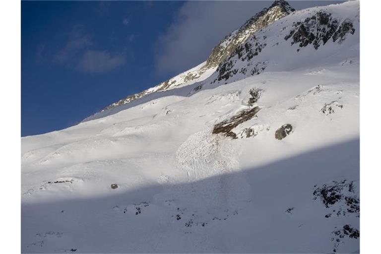 Ein Lawinenabgang in Andermatt. (Archivbild). Foto: Urs Flueeler/KEYSTONE/dpa