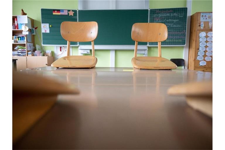 Ein leeres Klassenzimmer an einer Grundschule. Foto: Sebastian Gollnow/dpa