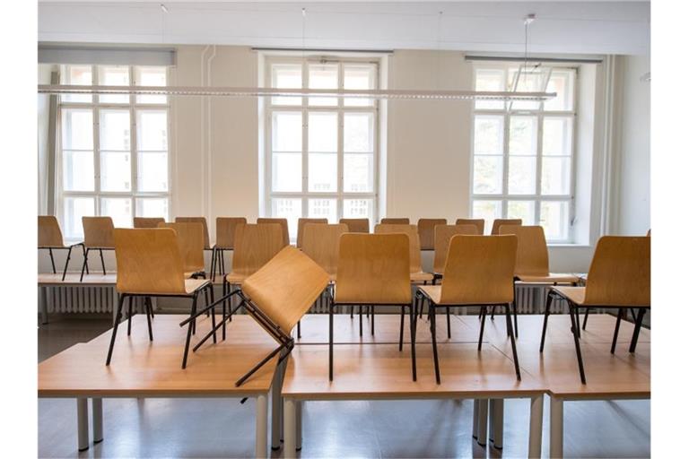 Ein leeres Klassenzimmer. Foto: Fabian Sommer/dpa