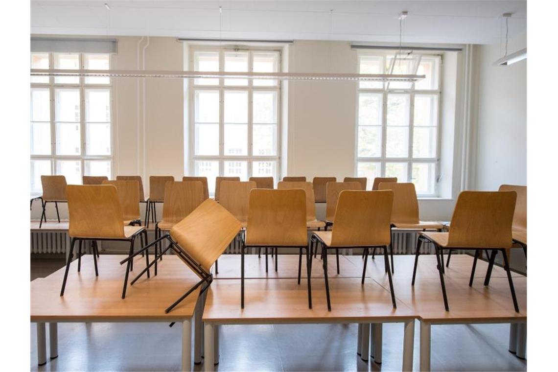 Vorverlegung des Einschulungs-Stichtags: Entwurf im Landtag Ein leeres Klassenzimmer. Foto: Fabian Sommer/dpa/Archivbild