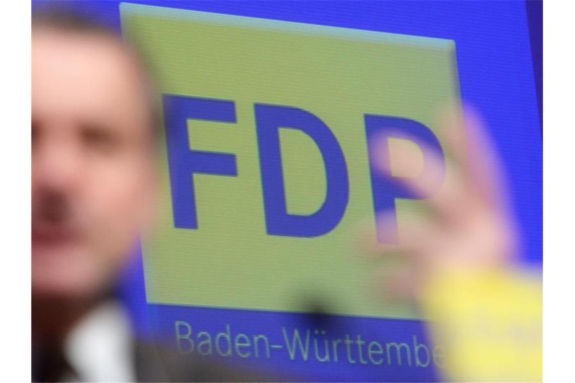 Ein Logo der Partei FDP. Foto: Bernd Weissbrod/dpa