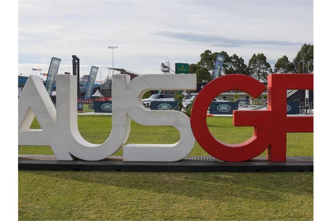 F1-Rekordsaison mit Problemen: Rennen in Australien abgesagt Ein Logo des Grand Prix steht am Albert Park Circuit. Foto: Scott Barbour/AAP/dpa