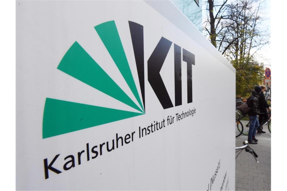 Ein Logo des Karlsruher Institut für Technologie (KIT). Foto: Uli Deck/dpa/Archivbild