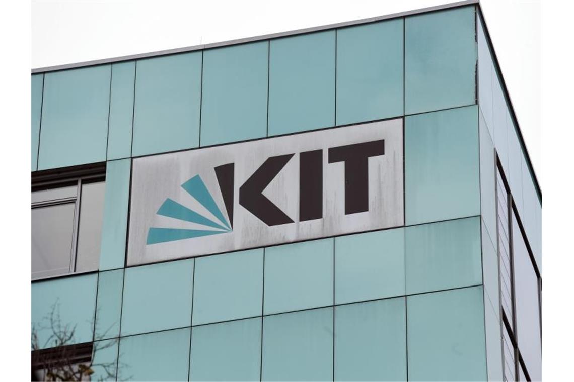 Experiment zeigt: Männer sabotieren mehr als Frauen Ein Logo des Karlsruher Instituts für Technologie (KIT). Foto: Uli Deck/dpa
