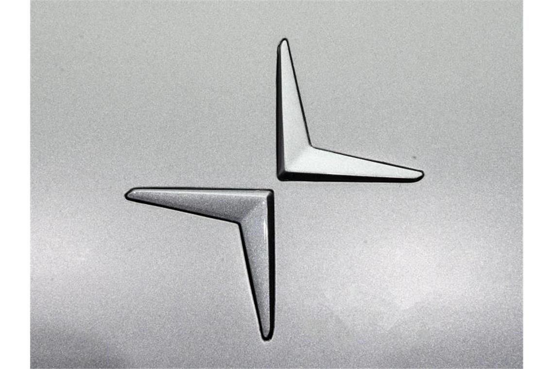 Ein Logo von Volvos Luxus-Elektromarke Polestar. Foto: Uli Deck/dpa