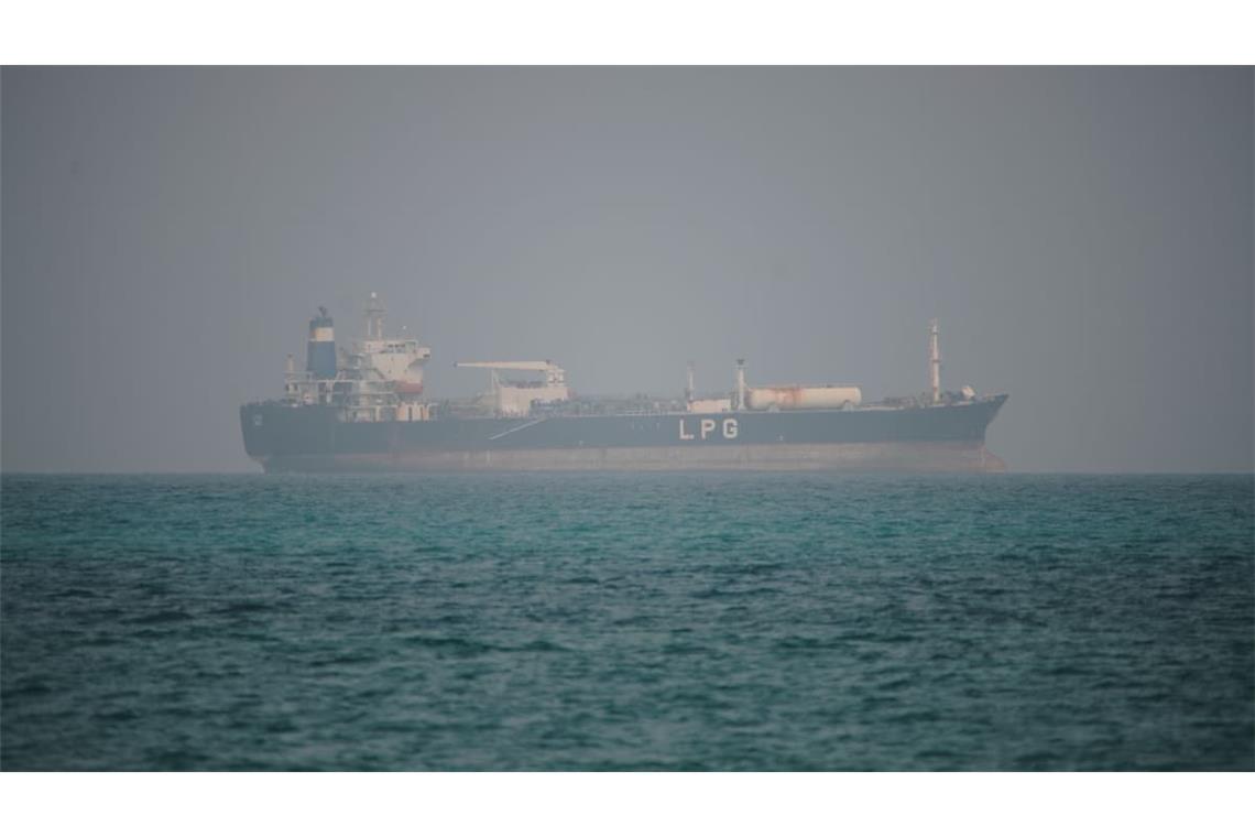 Ein LPG-Tanker (Flüssiggas) fährt in den Gewässern nördlich der Straße von Bab al-Mandab im Jemen, die unter Kontrolle der Huthi-Miliz zu fallen droht.