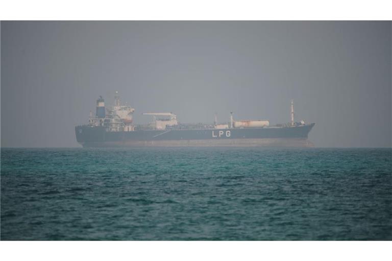 Ein LPG-Tanker (Flüssiggas) fährt in den Gewässern nördlich der Straße von Bab al-Mandab im Jemen, die unter Kontrolle der Huthi-Miliz zu fallen droht.
