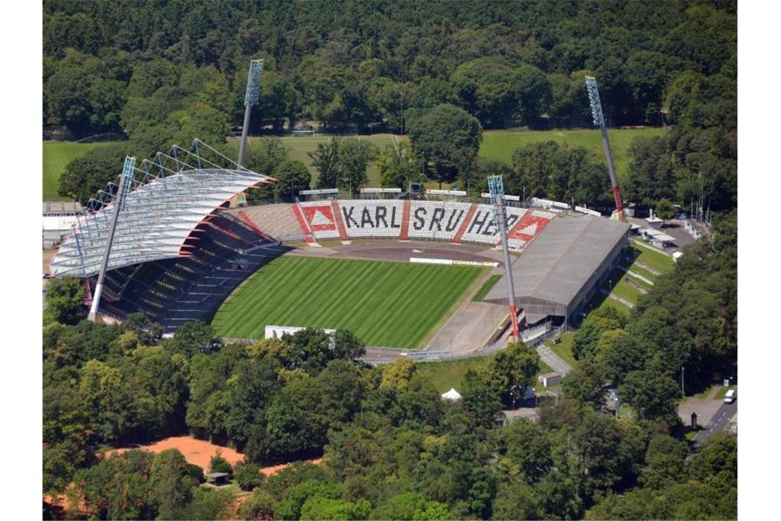 Ein Luftbild zeigt das Wildparkstadion Karlsruhe (Baden-Württemberg). Foto: Uli Deck/Archivbild