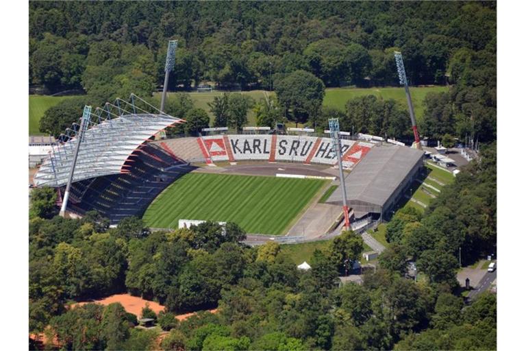 Ein Luftbild zeigt das Wildparkstadion Karlsruhe (Baden-Württemberg). Foto: Uli Deck/Archivbild