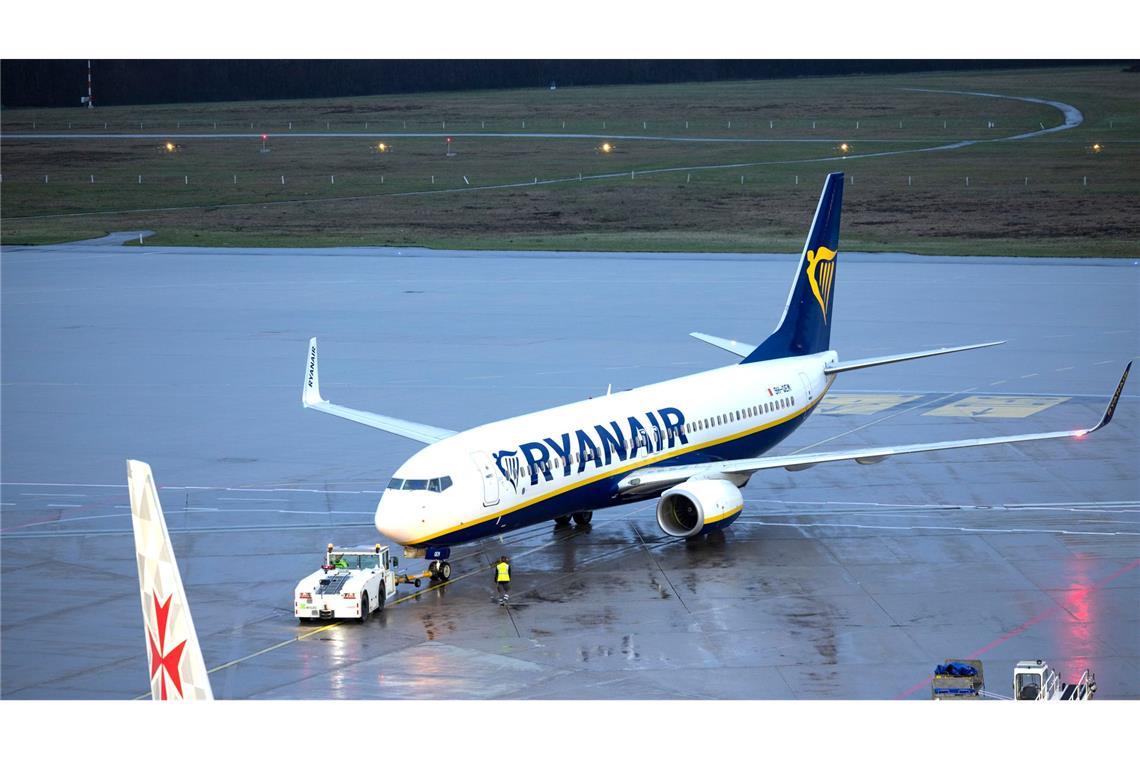 Ein Mann, der während eines Fluges randalierte, muss zehn Monate in Haft. (Archivbild)