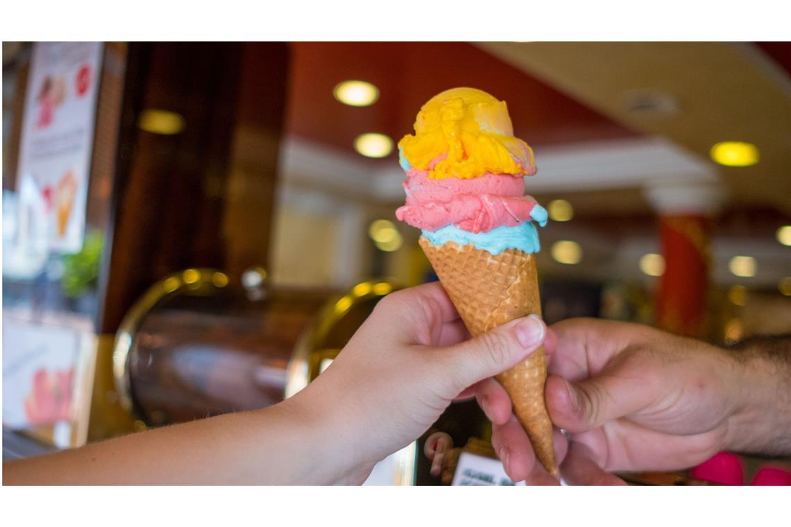 Mann zahlt 180 Euro und gibt rund 100 Kugeln Eis aus Ein Mann hat in Pforzheim rund 100 Kugeln Eis ausgegeben (Symbolbild).
