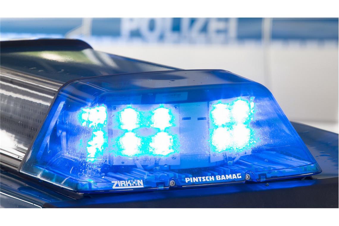 Unbekannter Mann würgt und missbraucht 13-Jährige Ein Mann hat offenbar eine 13-Jährige sexuell missbraucht (Symbolbild).