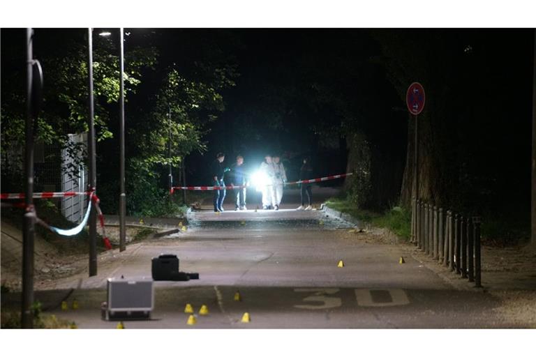 Ein Mann ist am Samstag in Göppingen durch Schüsse schwer verletzt worden.