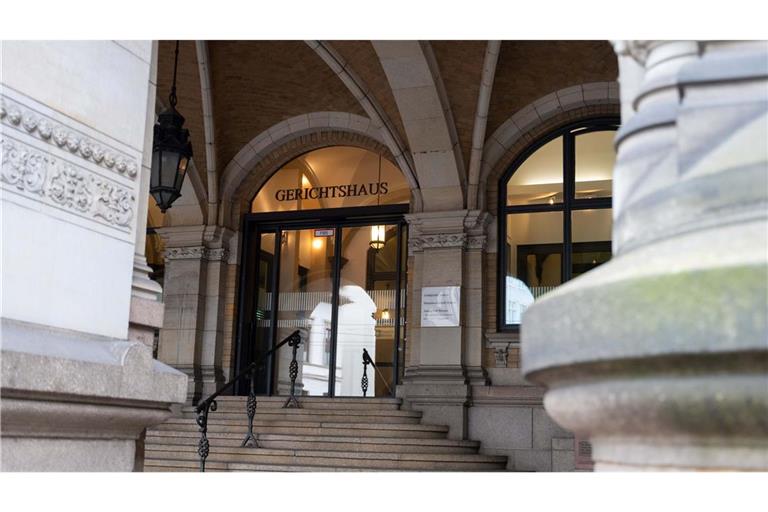 Ein Mann soll jahrelang seine Familie gequält haben und steht deshalb ab Mitte Januar vor Gericht. (Archivbild)