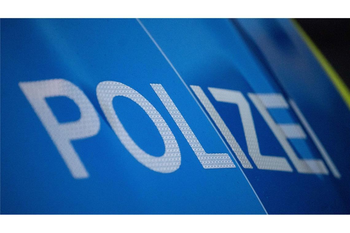 Ein Mann soll seine Partnerin getötet haben. Er starb bei einem Unfall. (Symbolbild)