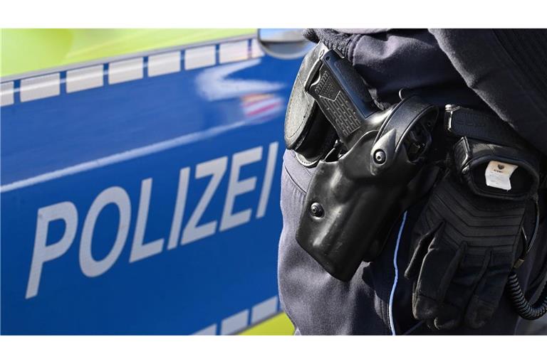 Ein Mann wurde von Beamten am Oberschenkel angeschossen. (Symbolbild)