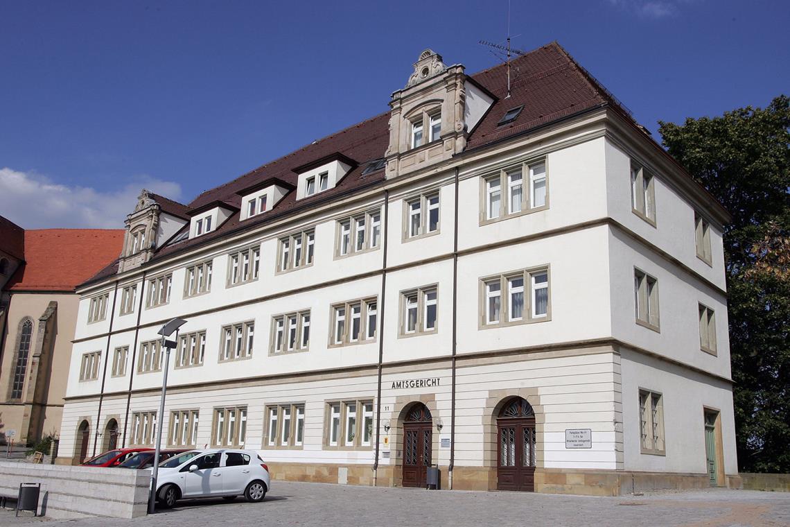 Erst die große Liebe versprochen, dann betrogen Ein Mann wurde von einem Schöffengericht verurteilt. Symbolfoto: Edgar Layher