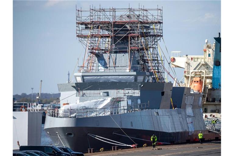 Ein Marineschiff vom Typ Meko 200 für Ägypten: Kairo ist mit großem Abstand die Nummer eins unter den Empfängern der Rüstungsexporte. Foto: Sina Schuldt/dpa