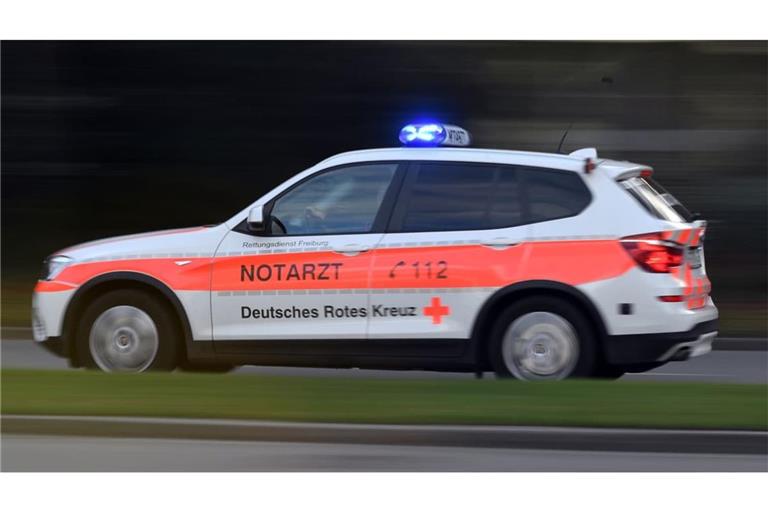 Ein Mensch wurde bei dem Unfall am Sonntagfrüh verletzt. (Symbolbild)