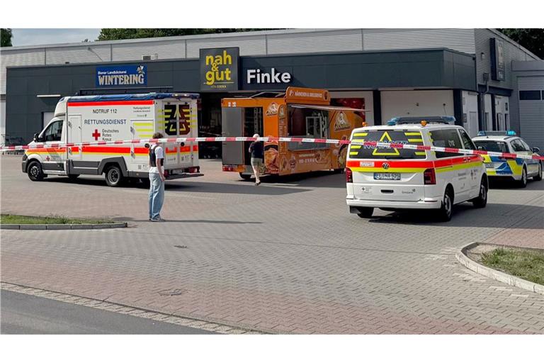 Ein Mensch wurde bei einem Angriff im Emsland lebensgefährlich verletzt.