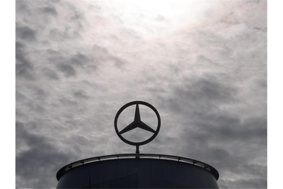 Dortmunder Mercedes-Werk für Minibusse verkauft Ein Mercedes-Stern, das Logo der Marke Mercedes-Benz. Foto: Sebastian Gollnow/dpa/Archivbild