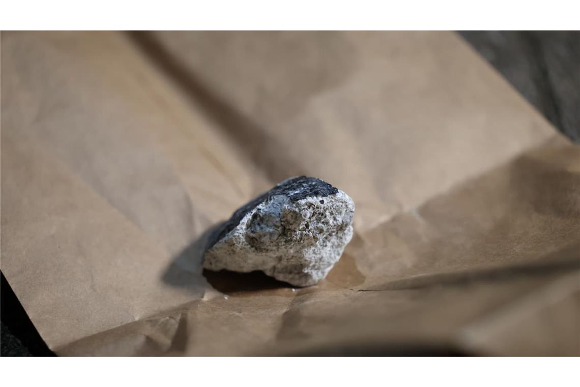 Ein Meteorit ist im Koblenzer Stadtteil Hüls in ein Hausdach eingeschlagen.