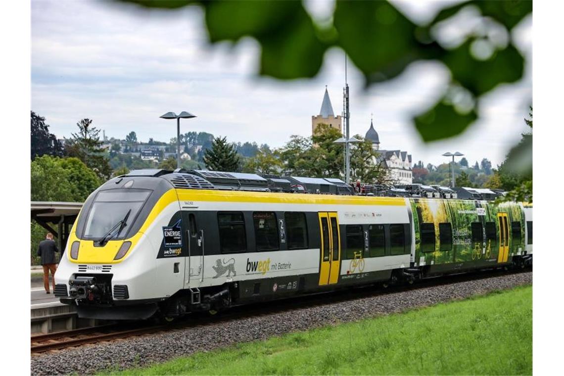 Batteriezug mit Gästen: Test in Baden-Württemberg und Bayern Ein mit Batterien betriebener Zug vom Typ „Talent 3“. Foto: Jan Woitas/dpa-Zentralbild/dpa