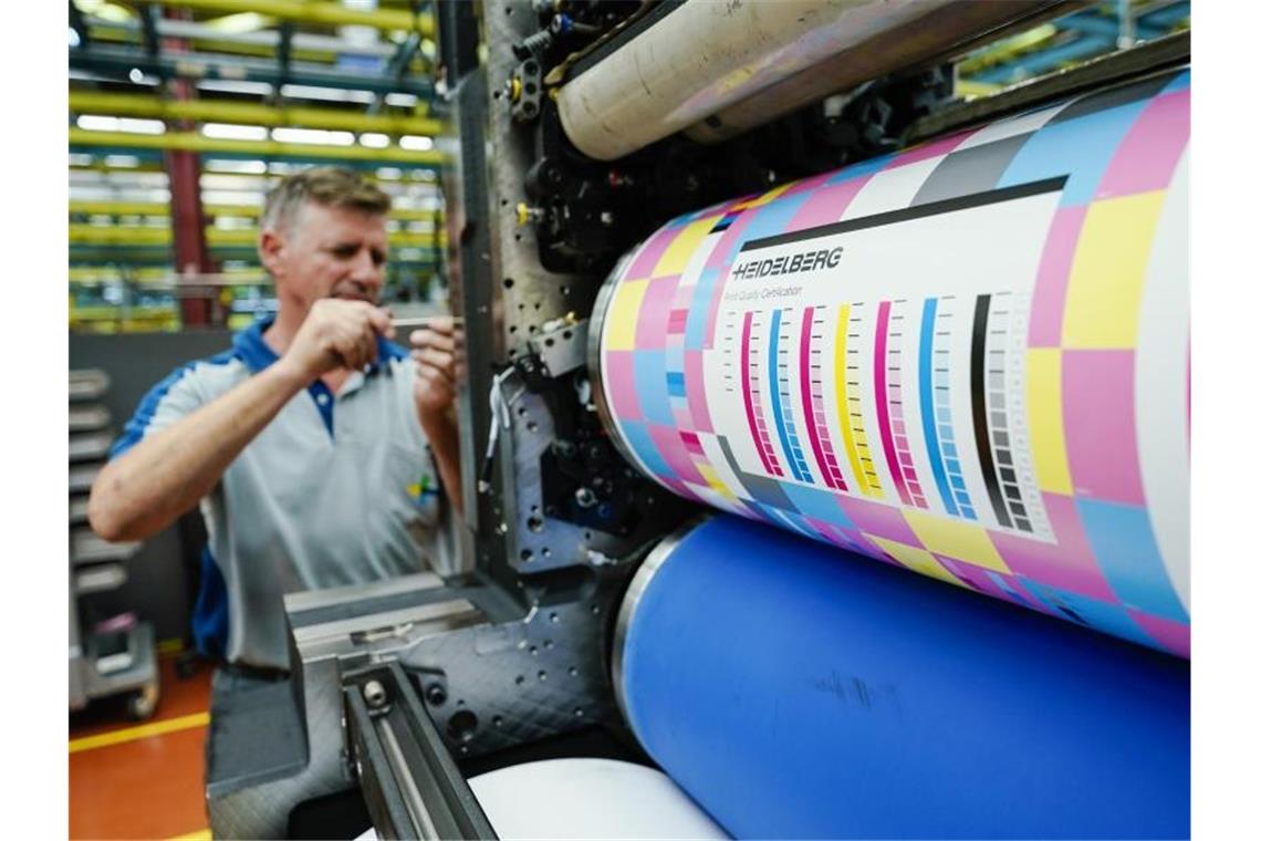 Heidelberger Druck will Schlagkraft in China erhöhen Ein Mitarbeiter der Heidelberger Druckmaschinen AG. Foto: Uwe Anspach/dpa